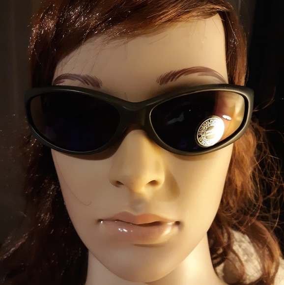 Unisex Black Matte Finish Plastic Sunglasses - Picture 2 of 5
